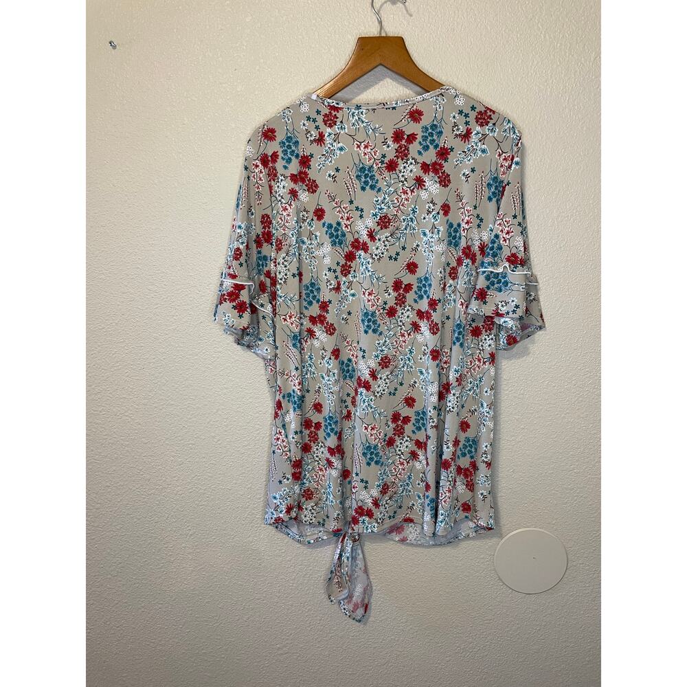 AMANA Cottage Core Gray Red Blue Floral Textured Tie Front V Neck Tee Size 2X - Picture 12 of 12